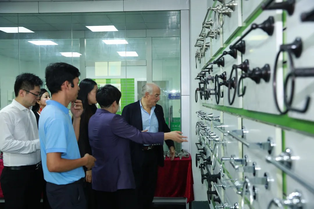 Former Colombia President Pastrana Come to visit Senyongfa company